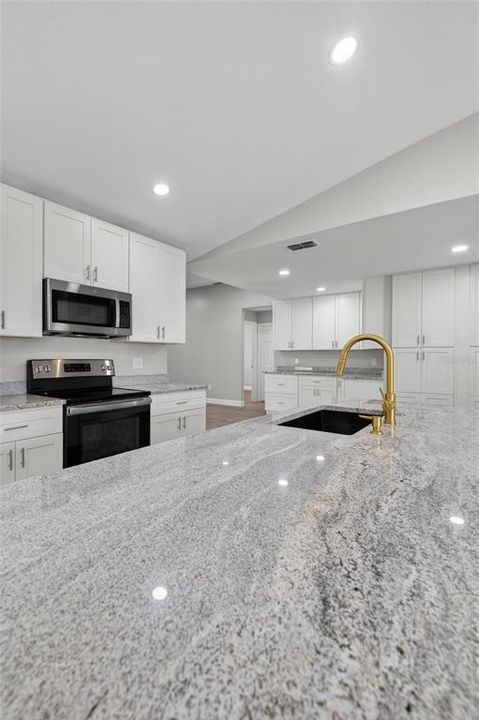 Activo con contrato: $350,000 (3 camas, 2 baños, 1495 Pies cuadrados)