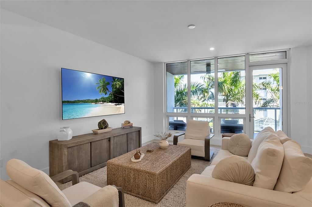 待售: $2,600,000 (2 贝兹, 2 浴室, 1646 平方英尺)