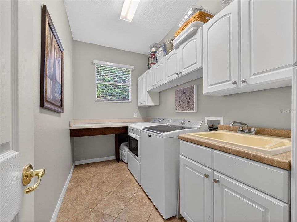 For Sale: $915,000 (5 beds, 4 baths, 3412 Square Feet)