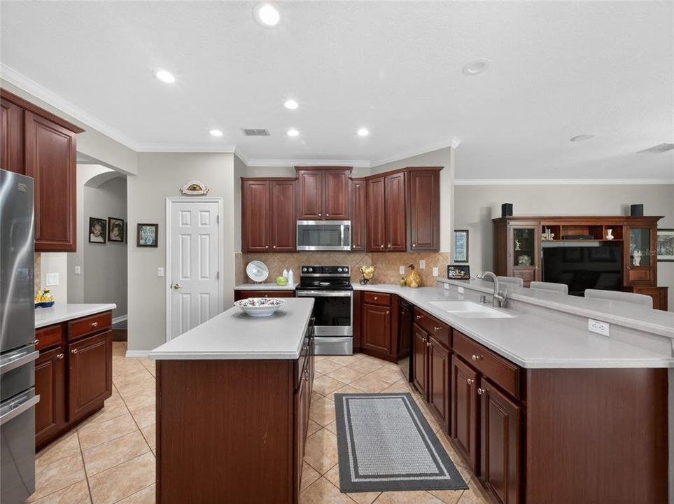 For Sale: $915,000 (5 beds, 4 baths, 3412 Square Feet)