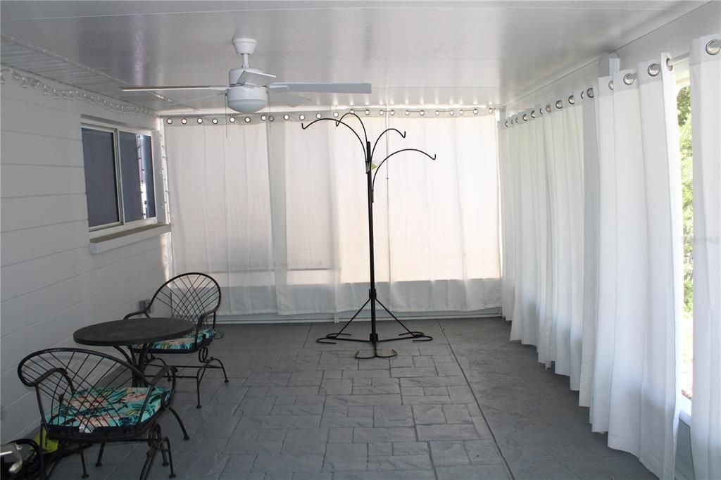Active With Contract: $229,900 (2 beds, 2 baths, 1541 Square Feet)
