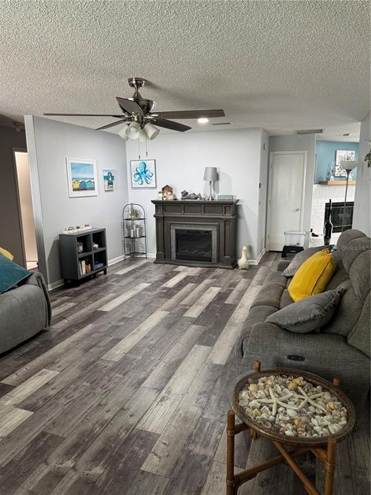Active With Contract: $229,900 (2 beds, 2 baths, 1541 Square Feet)