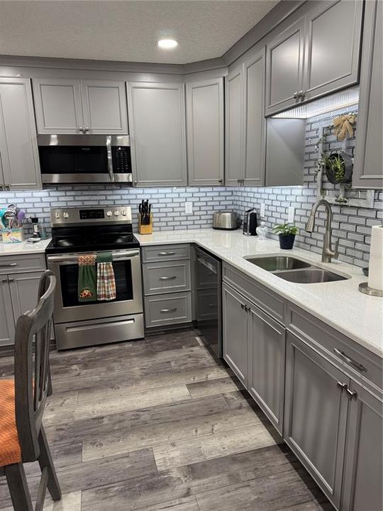 Active With Contract: $229,900 (2 beds, 2 baths, 1541 Square Feet)