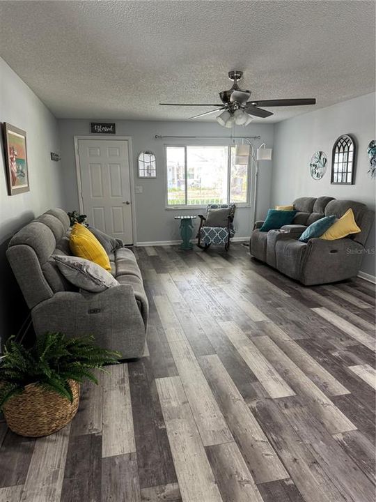 Active With Contract: $229,900 (2 beds, 2 baths, 1541 Square Feet)