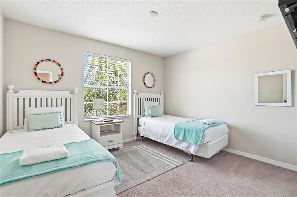Active With Contract: $485,000 (6 beds, 4 baths, 2874 Square Feet)