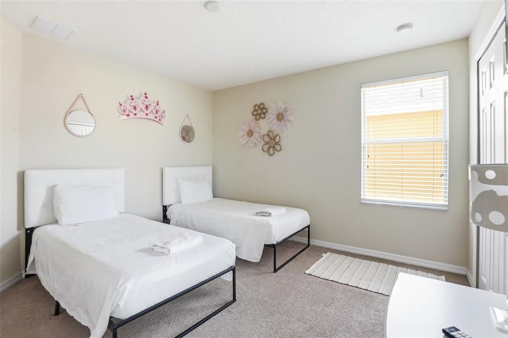 Active With Contract: $485,000 (6 beds, 4 baths, 2874 Square Feet)