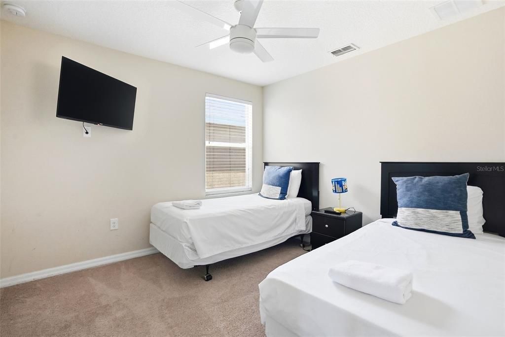Active With Contract: $485,000 (6 beds, 4 baths, 2874 Square Feet)