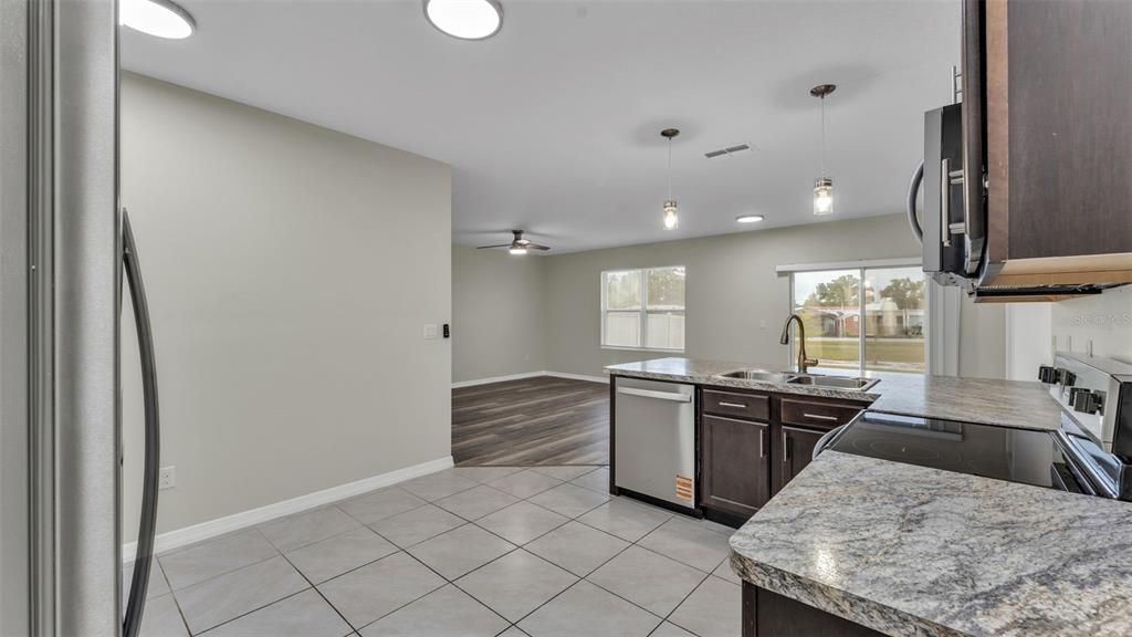 Active With Contract: $249,900 (3 beds, 2 baths, 1405 Square Feet)