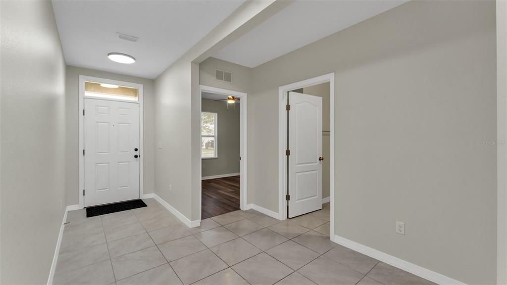 Active With Contract: $249,900 (3 beds, 2 baths, 1405 Square Feet)