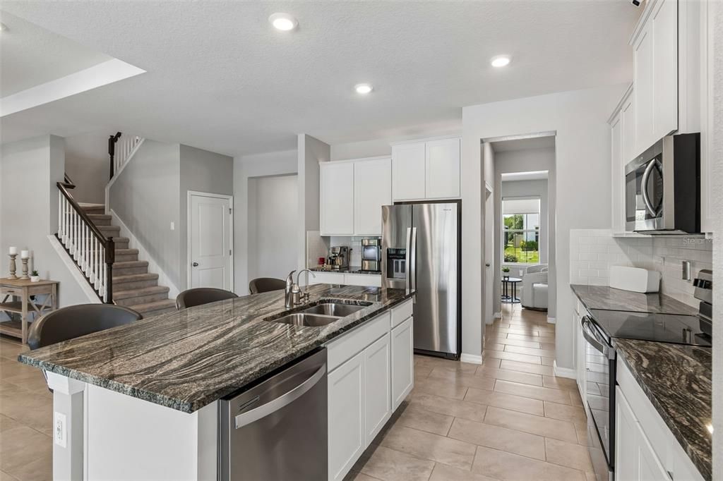 En Venta: $729,500 (4 camas, 3 baños, 3313 Pies cuadrados)