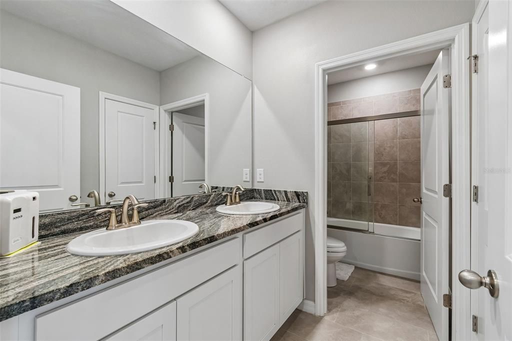 En Venta: $729,500 (4 camas, 3 baños, 3313 Pies cuadrados)