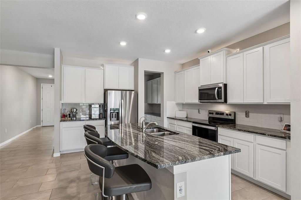 En Venta: $729,500 (4 camas, 3 baños, 3313 Pies cuadrados)