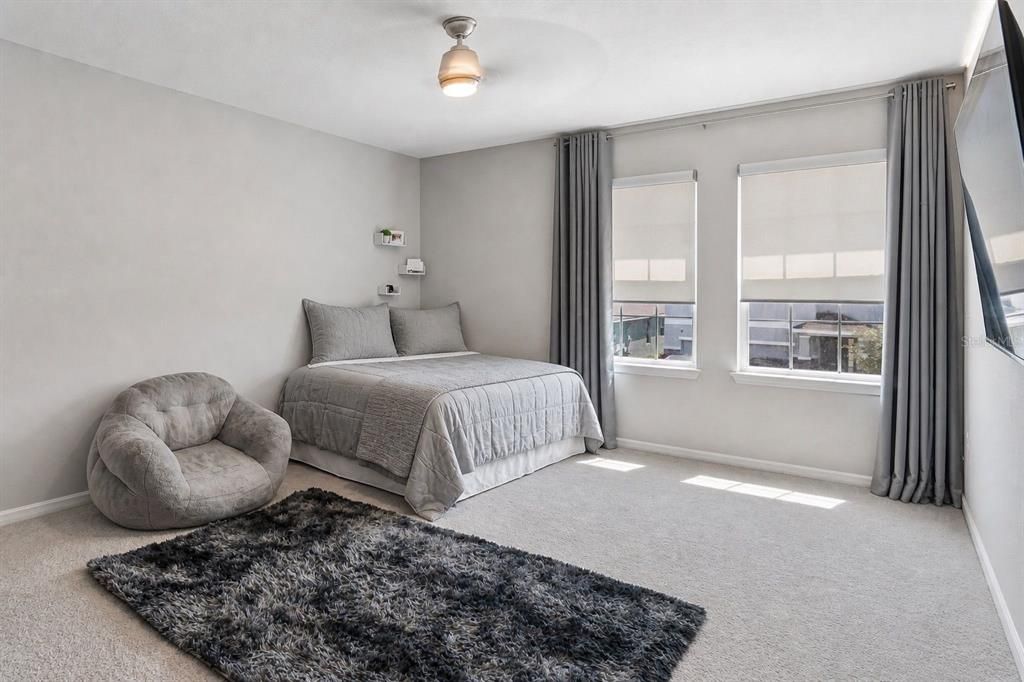 En Venta: $729,500 (4 camas, 3 baños, 3313 Pies cuadrados)