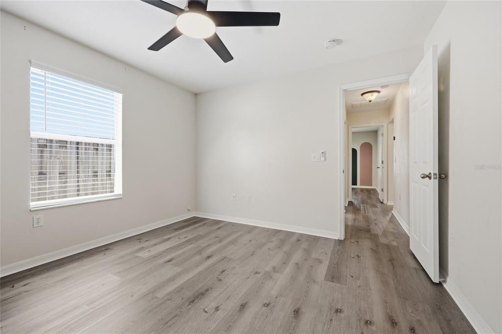 Activo con contrato: $395,000 (3 camas, 2 baños, 1827 Pies cuadrados)