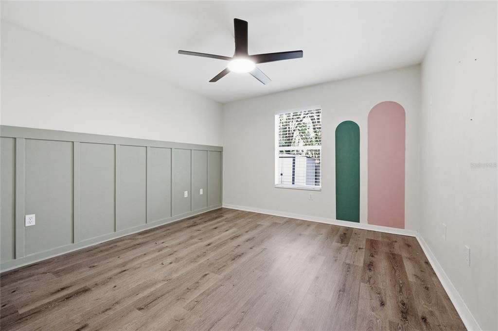 Activo con contrato: $395,000 (3 camas, 2 baños, 1827 Pies cuadrados)