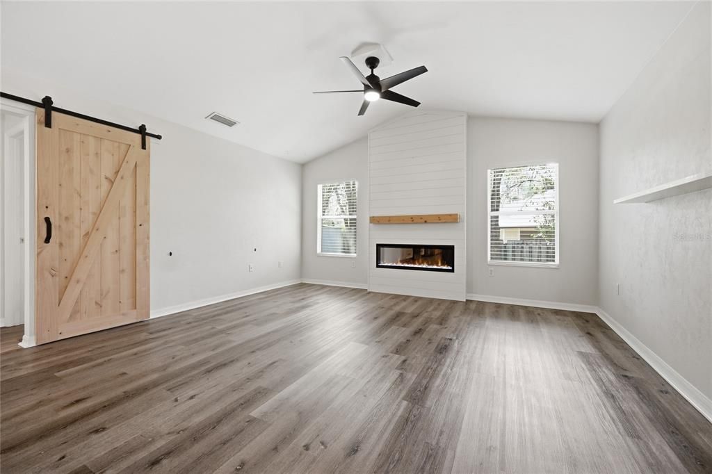 Activo con contrato: $395,000 (3 camas, 2 baños, 1827 Pies cuadrados)