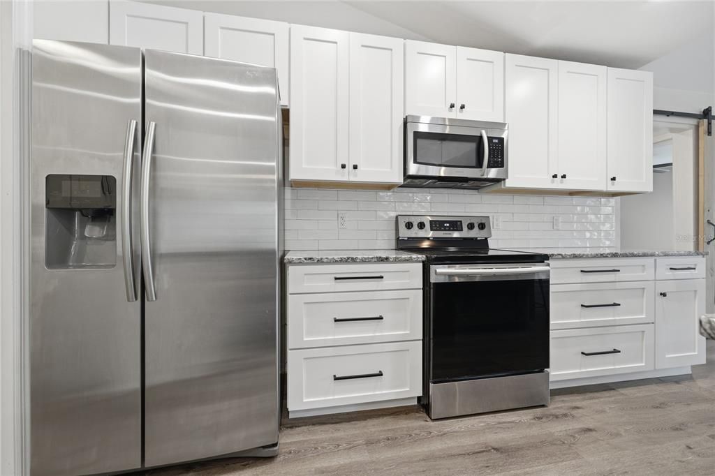 Activo con contrato: $395,000 (3 camas, 2 baños, 1827 Pies cuadrados)