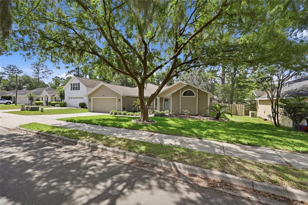 Activo con contrato: $395,000 (3 camas, 2 baños, 1827 Pies cuadrados)