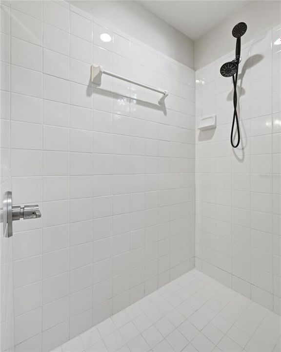 Activo con contrato: $395,000 (3 camas, 2 baños, 1827 Pies cuadrados)