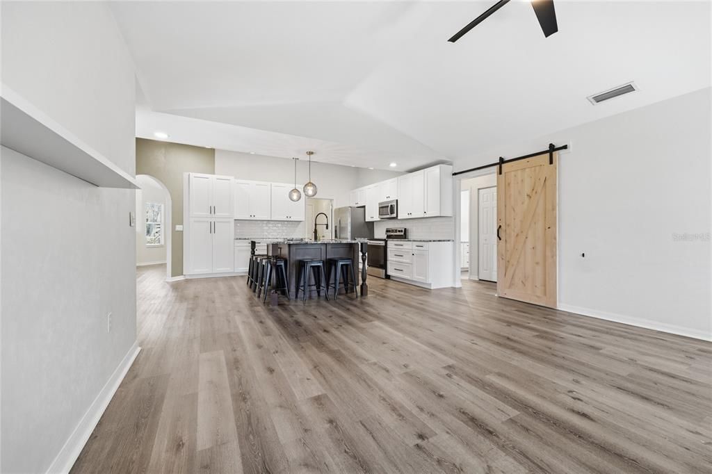 Activo con contrato: $395,000 (3 camas, 2 baños, 1827 Pies cuadrados)