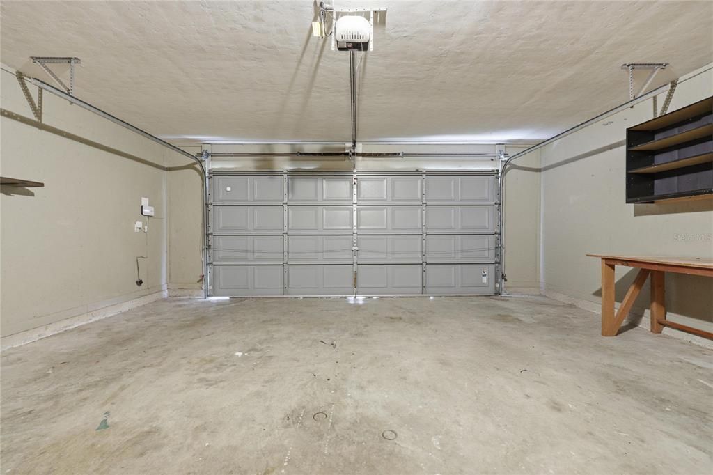 Activo con contrato: $395,000 (3 camas, 2 baños, 1827 Pies cuadrados)