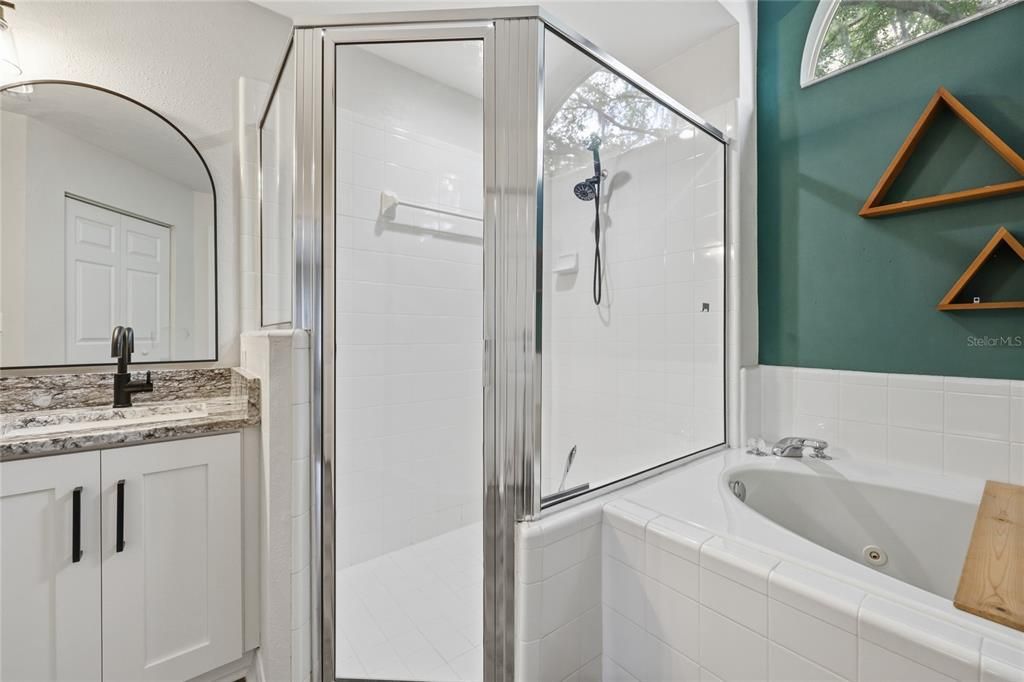 Activo con contrato: $395,000 (3 camas, 2 baños, 1827 Pies cuadrados)
