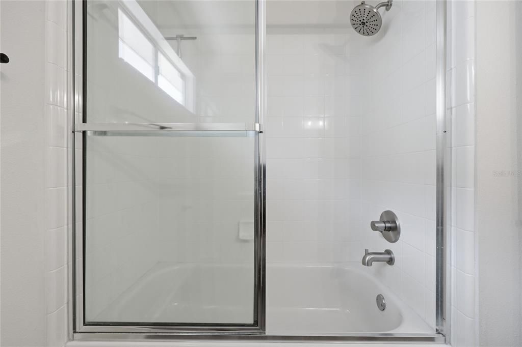 Activo con contrato: $395,000 (3 camas, 2 baños, 1827 Pies cuadrados)