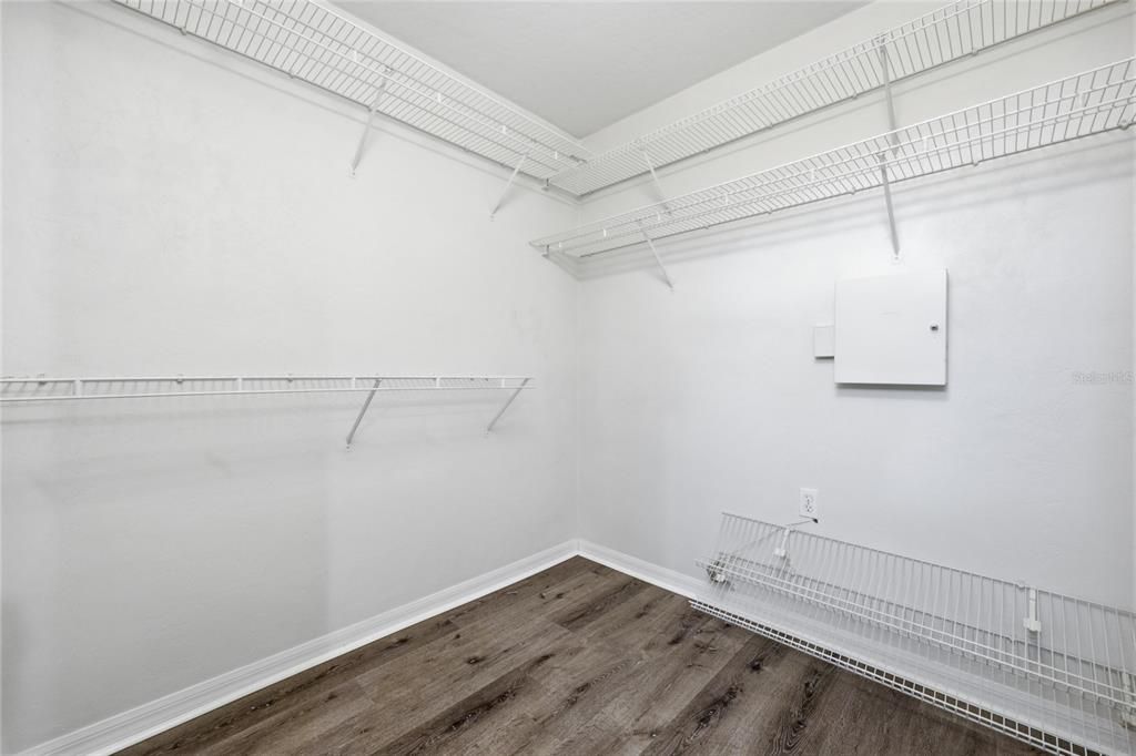 Activo con contrato: $395,000 (3 camas, 2 baños, 1827 Pies cuadrados)