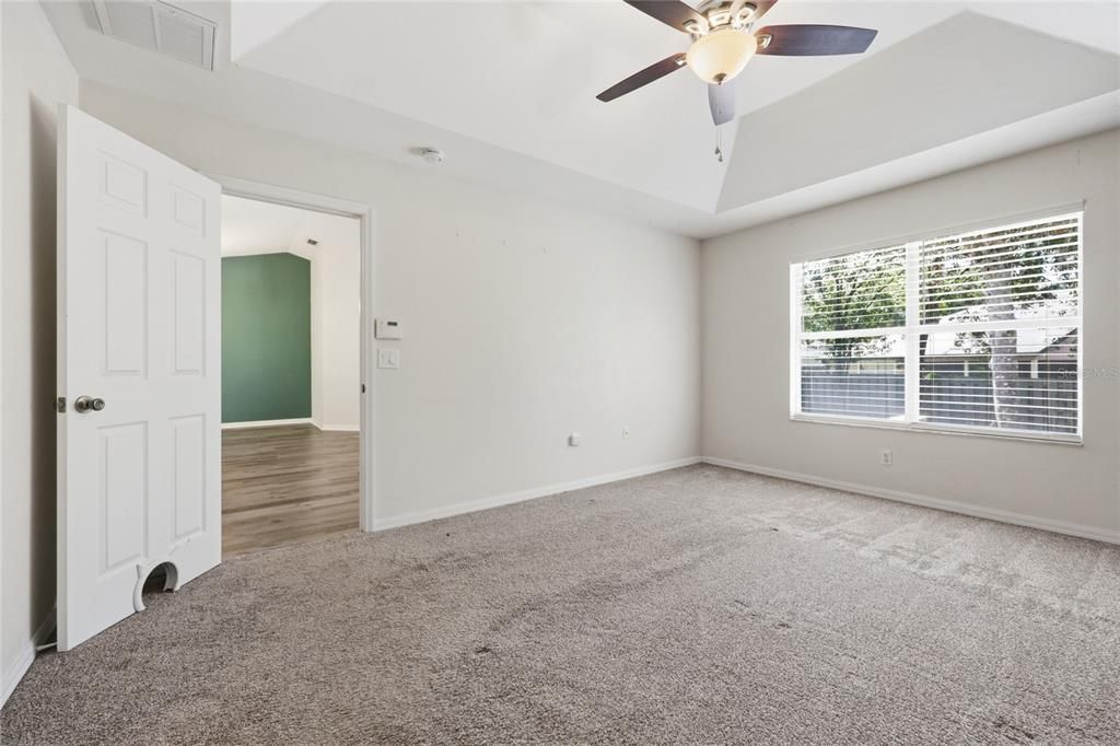 Activo con contrato: $395,000 (3 camas, 2 baños, 1827 Pies cuadrados)