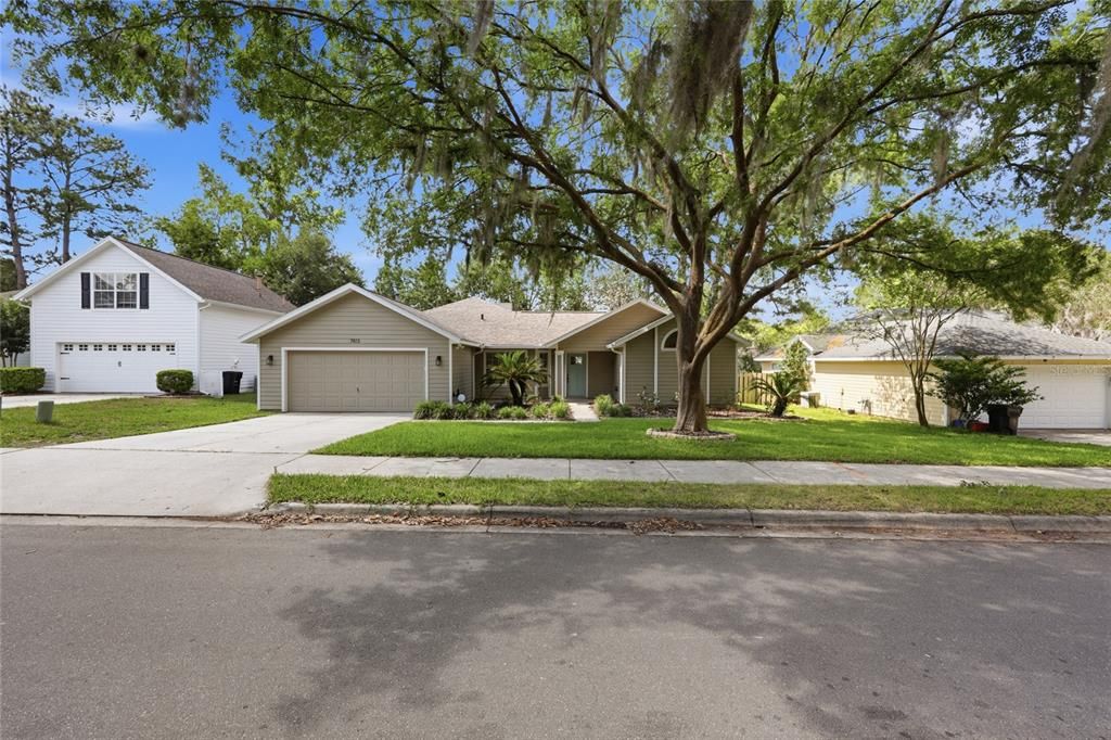 Activo con contrato: $395,000 (3 camas, 2 baños, 1827 Pies cuadrados)