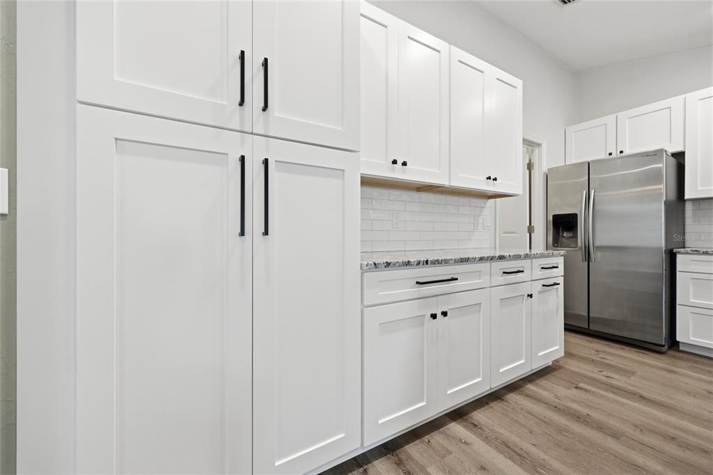 Activo con contrato: $395,000 (3 camas, 2 baños, 1827 Pies cuadrados)