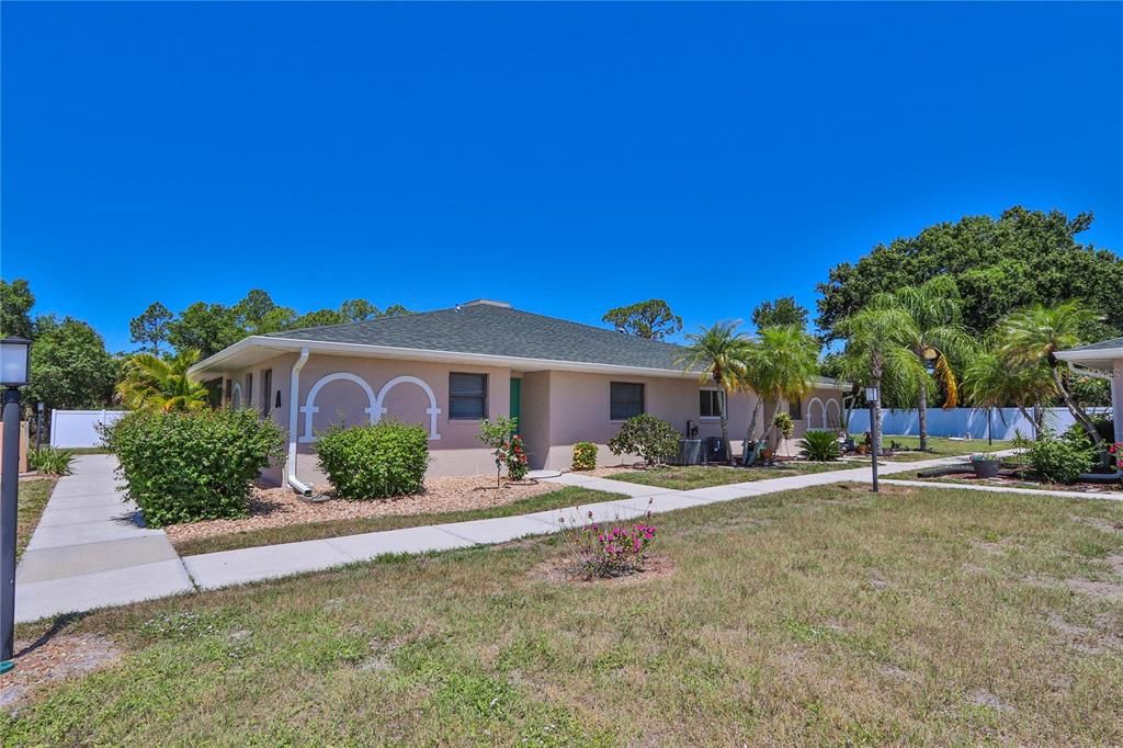 Active With Contract: $98,900 (2 beds, 2 baths, 937 Square Feet)