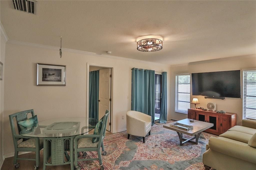 Active With Contract: $98,900 (2 beds, 2 baths, 937 Square Feet)