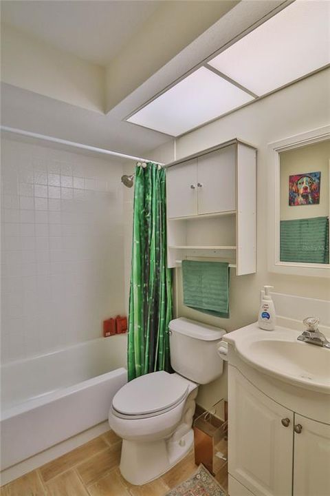 Active With Contract: $98,900 (2 beds, 2 baths, 937 Square Feet)