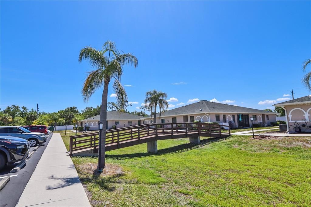 Active With Contract: $98,900 (2 beds, 2 baths, 937 Square Feet)
