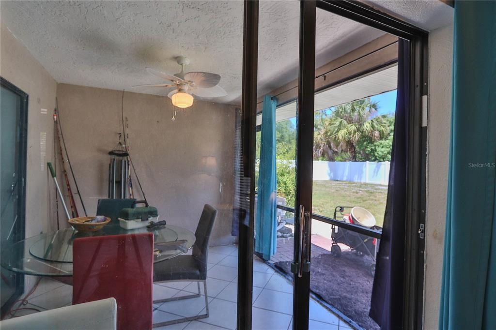 Active With Contract: $98,900 (2 beds, 2 baths, 937 Square Feet)