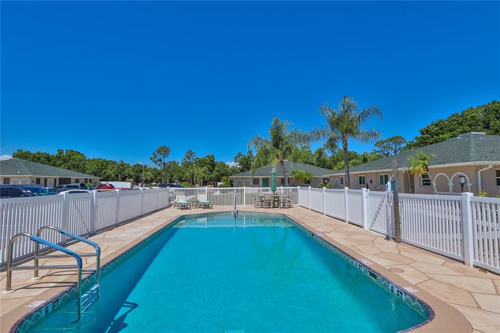 Active With Contract: $98,900 (2 beds, 2 baths, 937 Square Feet)