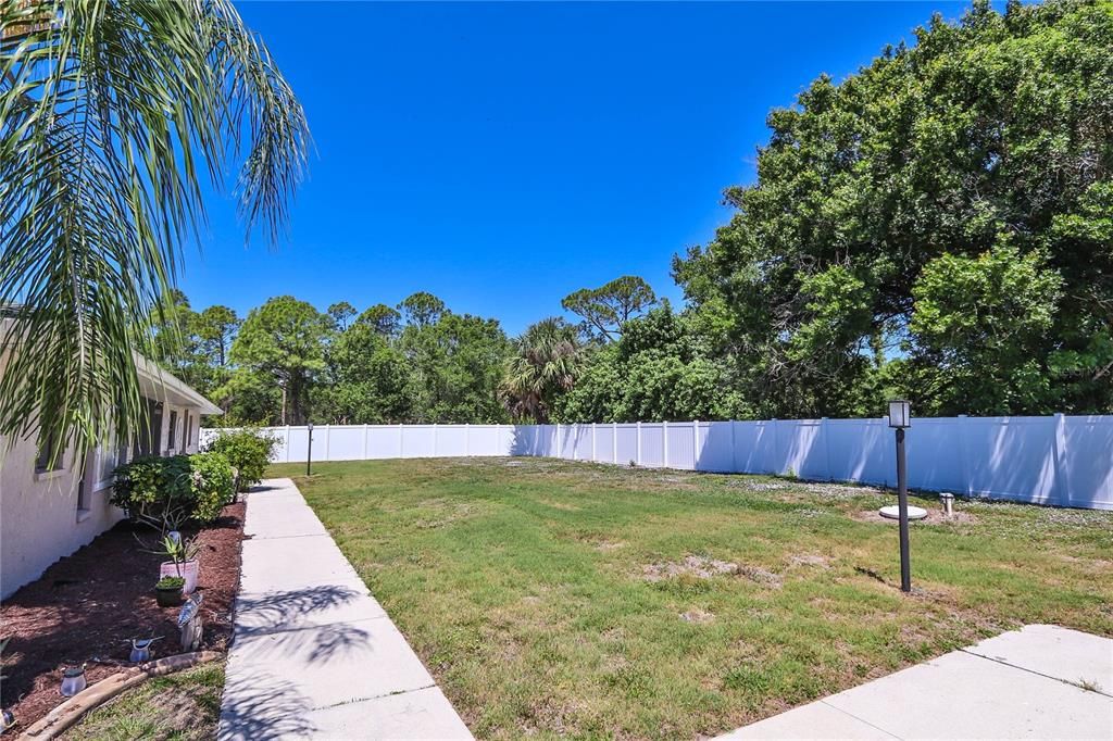Active With Contract: $98,900 (2 beds, 2 baths, 937 Square Feet)