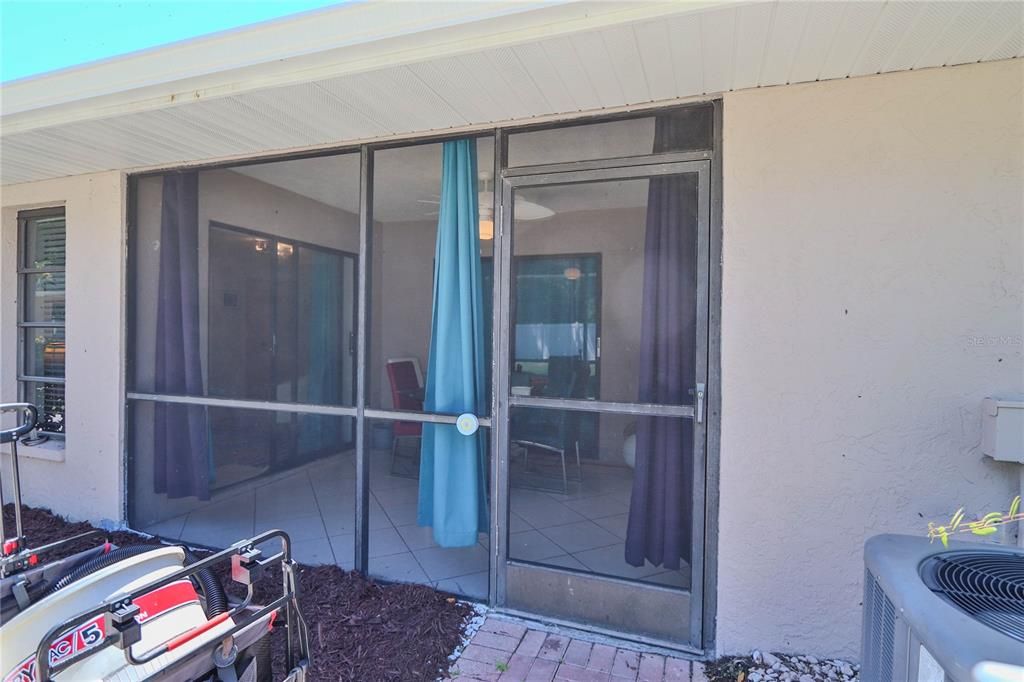 Active With Contract: $98,900 (2 beds, 2 baths, 937 Square Feet)