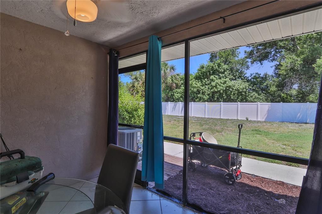 Active With Contract: $98,900 (2 beds, 2 baths, 937 Square Feet)