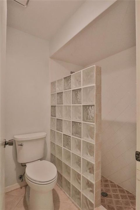 Active With Contract: $98,900 (2 beds, 2 baths, 937 Square Feet)