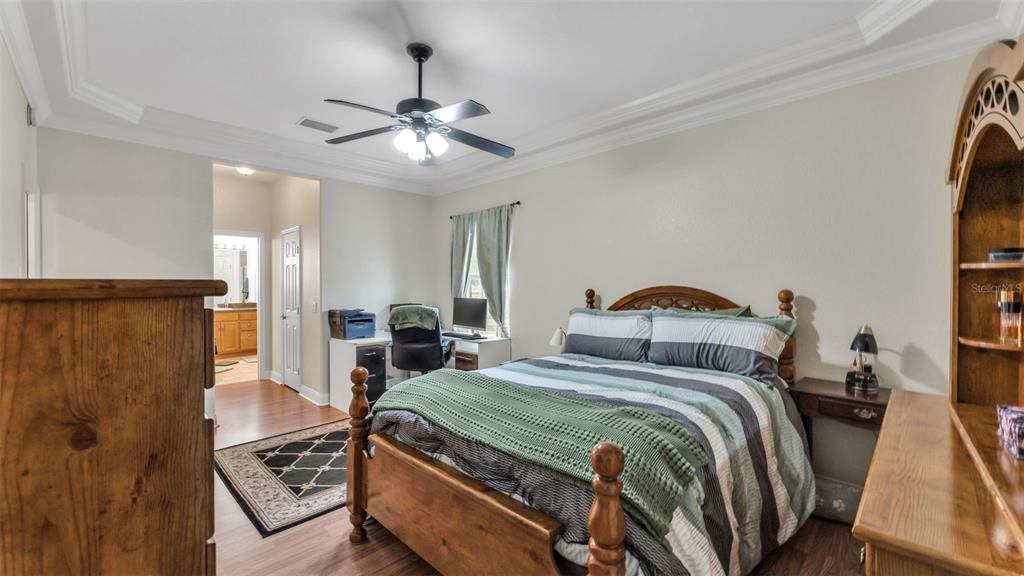 Под контрактом: $369,900 (4 спален, 2 ванн, 1911 Квадратных фут)