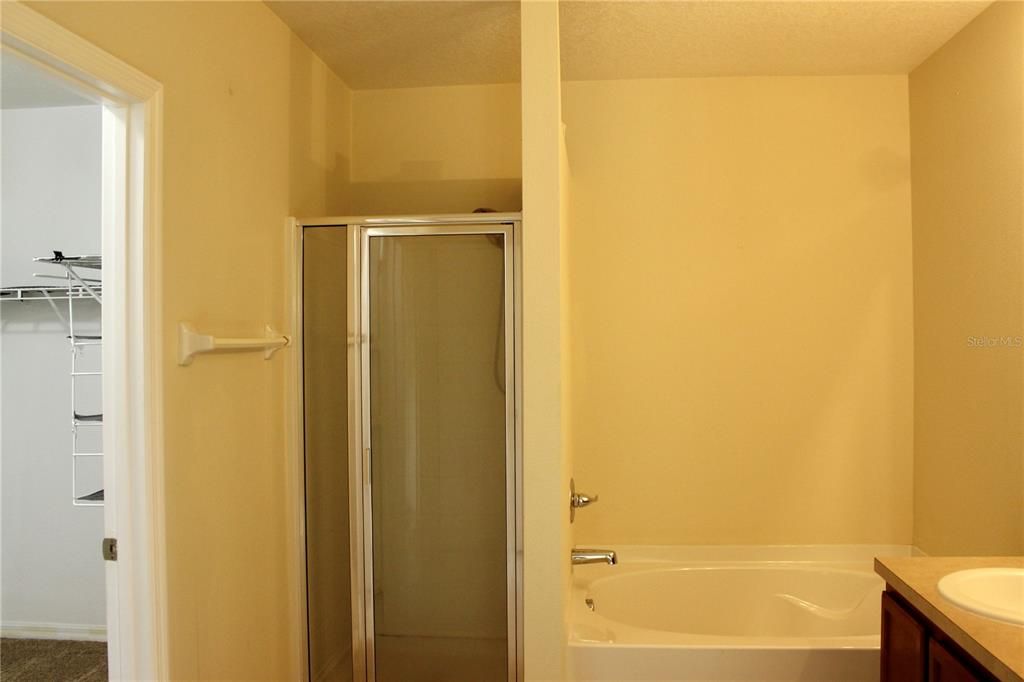 Activo con contrato: $299,000 (3 camas, 2 baños, 1760 Pies cuadrados)