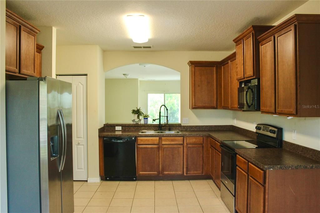 Activo con contrato: $299,000 (3 camas, 2 baños, 1760 Pies cuadrados)