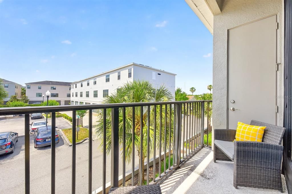 Под контрактом: $425,000 (3 спален, 3 ванн, 1823 Квадратных фут)