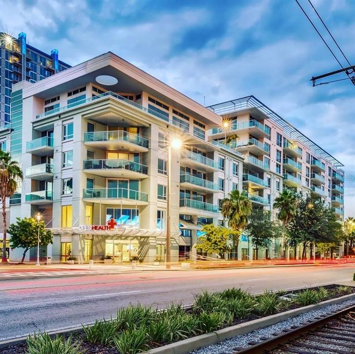 Active With Contract: $2,100 (1 beds, 1 baths, 622 Square Feet)