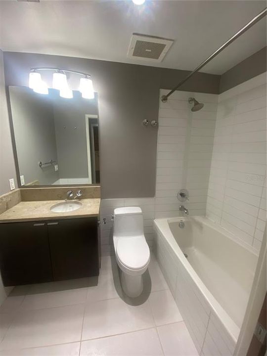 Active With Contract: $2,100 (1 beds, 1 baths, 622 Square Feet)