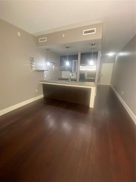 Active With Contract: $2,100 (1 beds, 1 baths, 622 Square Feet)