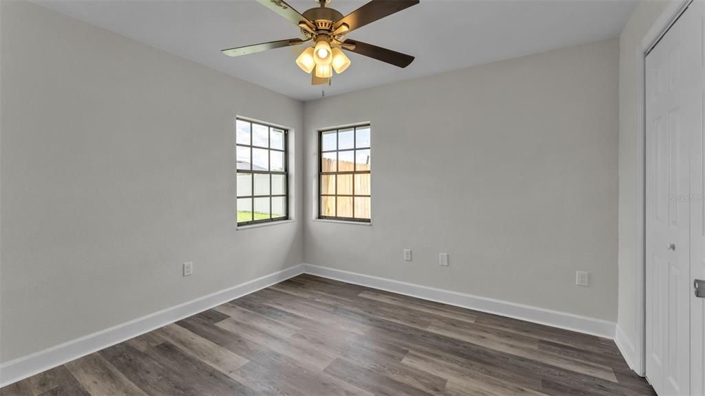 Active With Contract: $359,900 (3 beds, 2 baths, 1812 Square Feet)