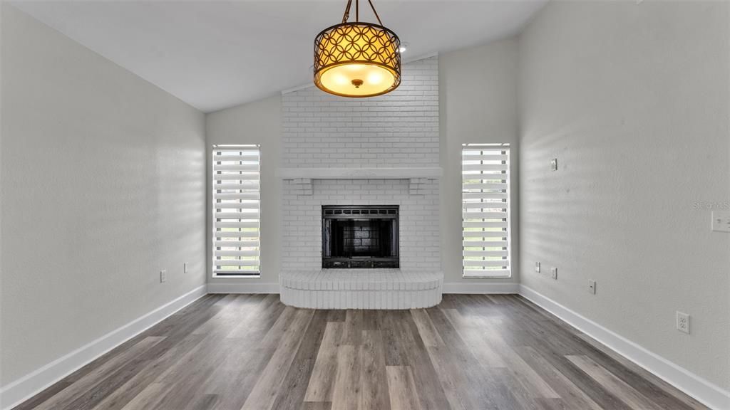 Active With Contract: $359,900 (3 beds, 2 baths, 1812 Square Feet)